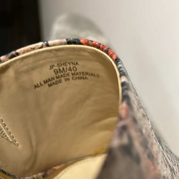 Jessica Simpson 3 inch wooden wedge with snakeskin print. Size 9. Multi-color. - Picture 6 of 7